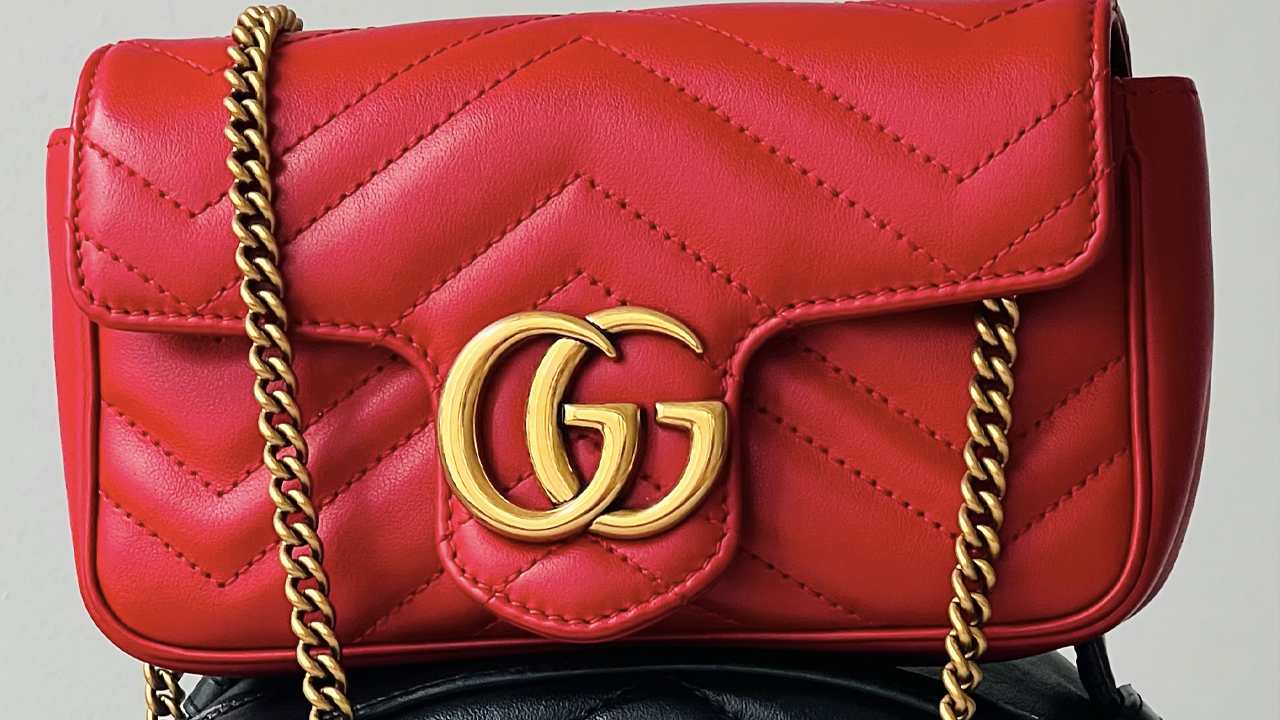 Bolsa Gucci Marmont. Clique na imagem e confira peças similares!