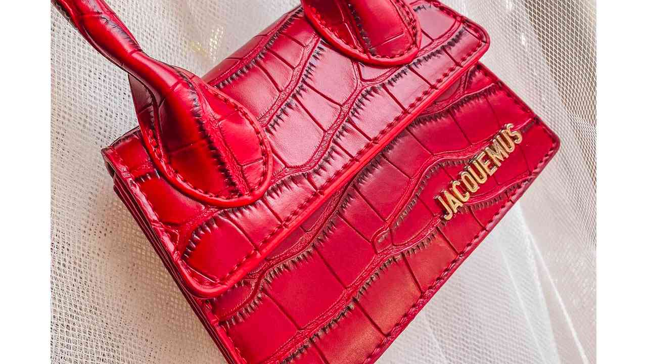 Bolsa Jacquemus Le Chiquito. Clique na imagem e confira mais peças da marca! (Foto: Reprodução/Instagram @alohaccessories)