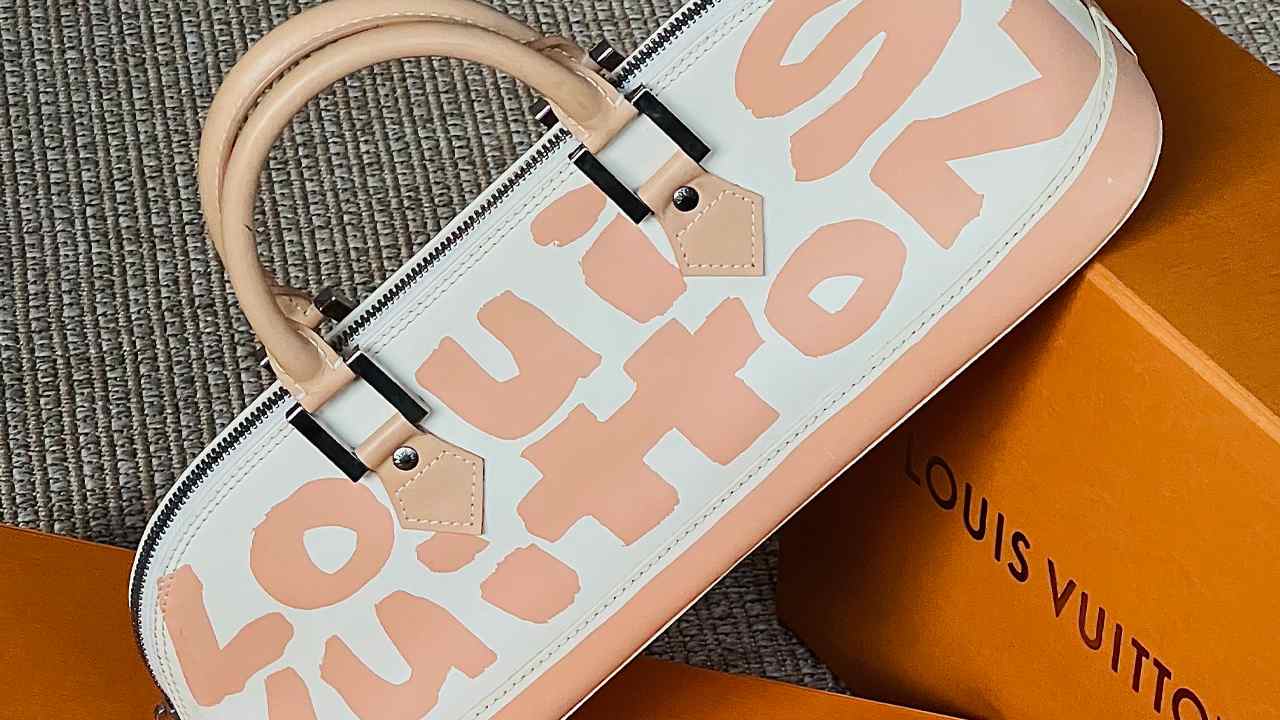 Uma das principais de adquirir bolsas seminovas é a oportunidade de encontrar modelos que já não são confeccionados ou que fizeram parte de coleções especiais e limitadas. Clique na imagem e confira modelos incríveis!