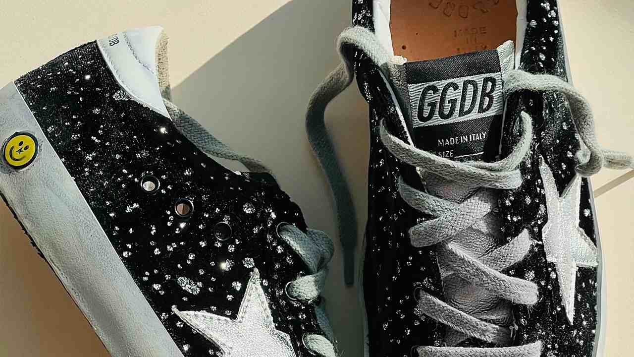 Tênis Deluxe Brand Golden Goose. Clique na imagem e confira mais opções de sapatos para presentear sua mãe!