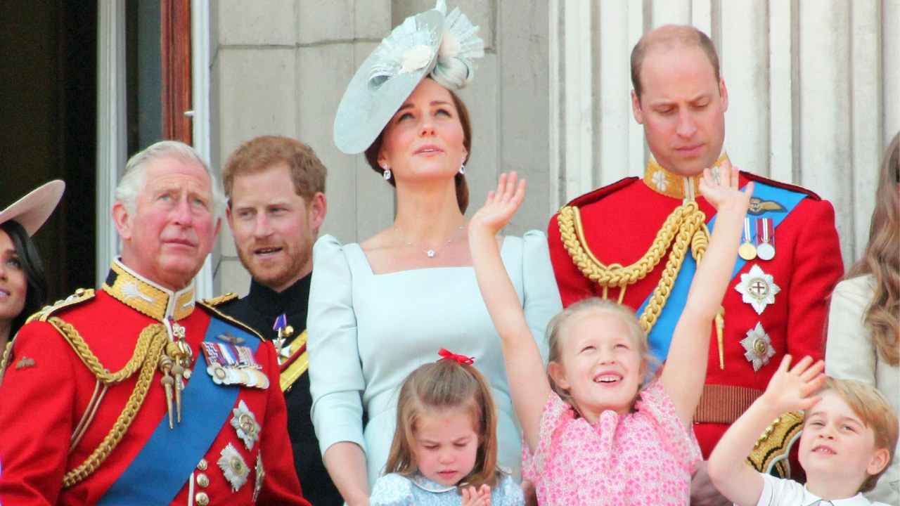 Grifes de luxo por trás da coroação do Rei Charles III