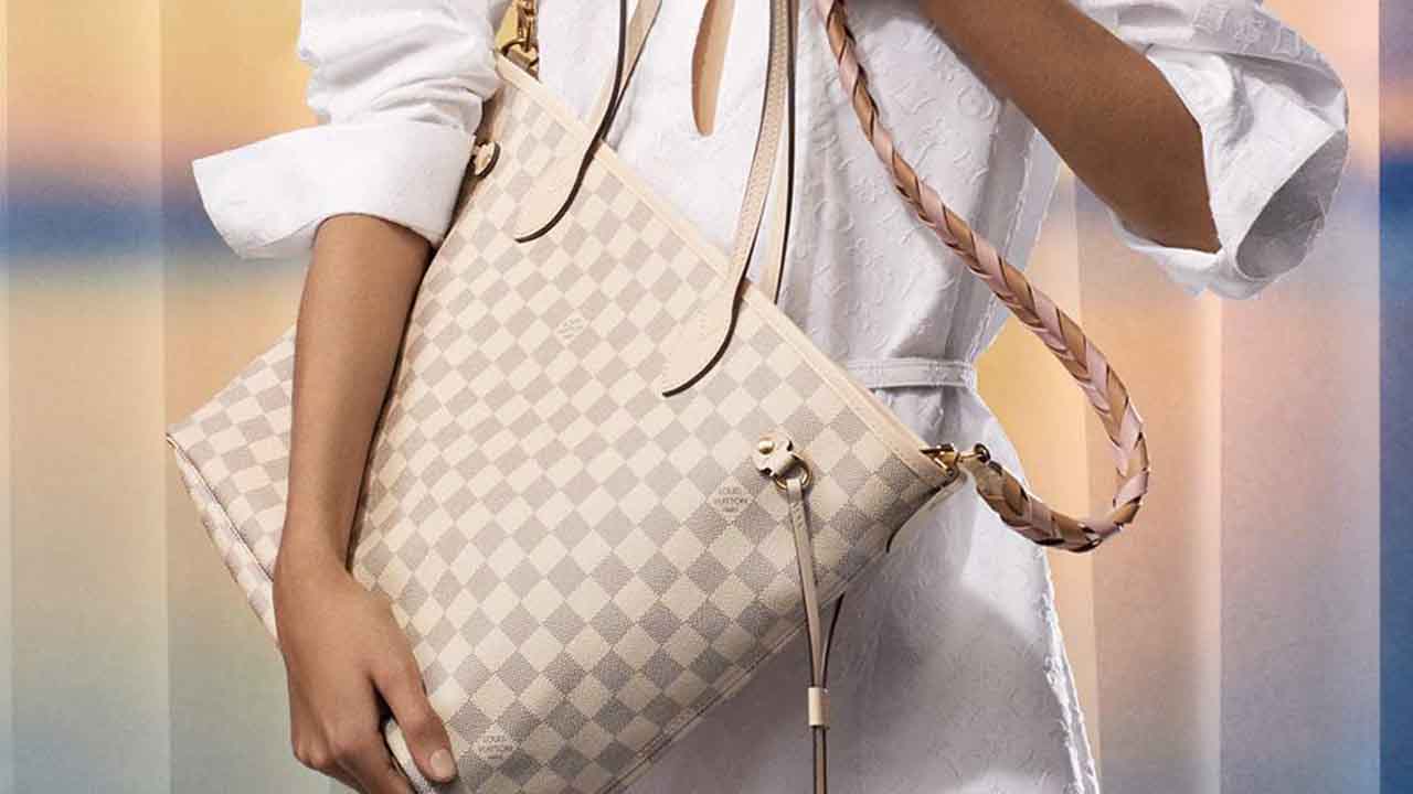 Bolsa Neverfull Louis Vuitton.