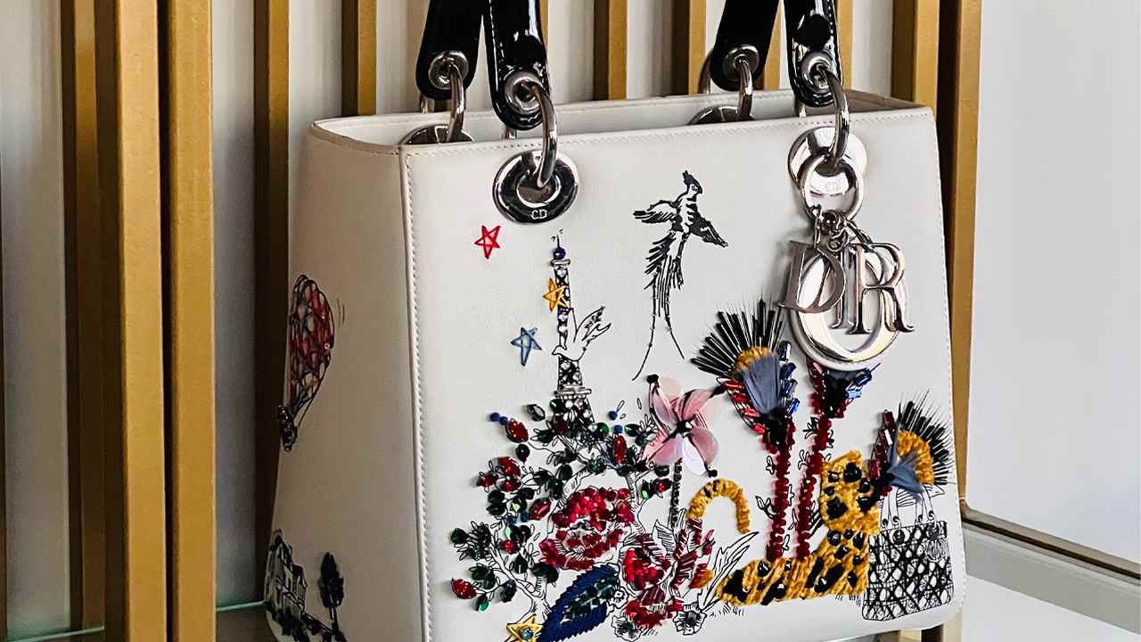O Etiqueta Única intermedia artigos autênticos de luxo seminovos de terceiros, sob curadoria de equipe especializada