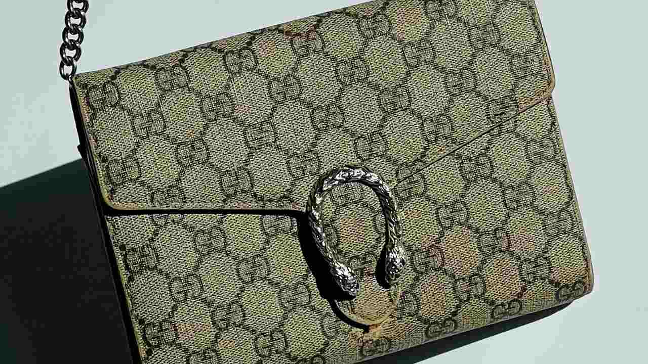 Bolsa Gucci Dionysus. Clique na imagem e confira peças similares!