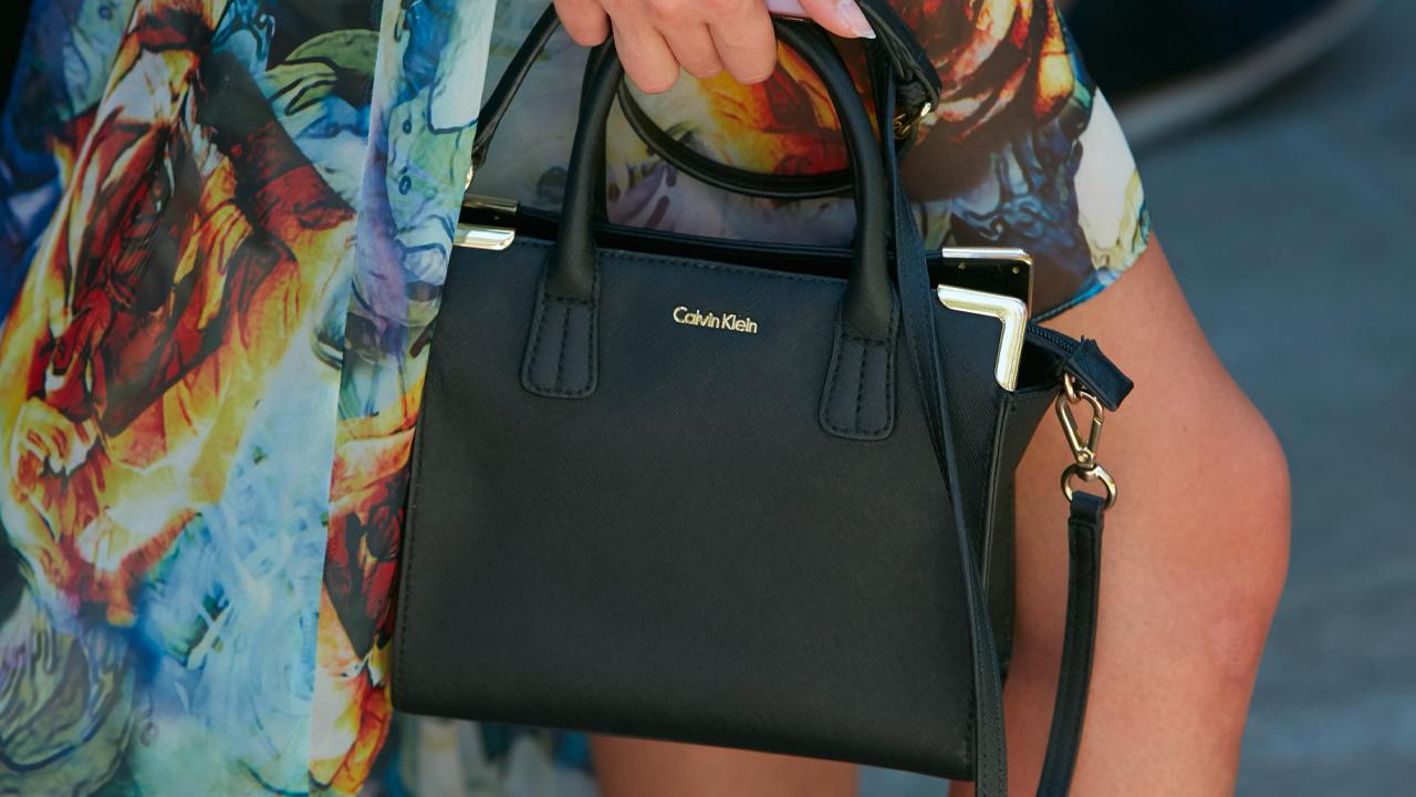 capa do post sobre parceria calvin klein e jennie kim