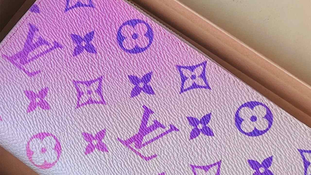 Carteira Louis Vuitton. Clique na imagem e confira mais opções de presente para sua mãe!