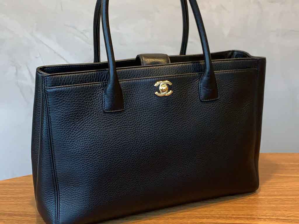 Uma das bolsas Chanel mais desejadas é a cerf Tote.