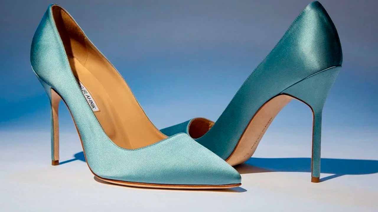 Foto de scarpin de luxo de Manolo Blahnik.