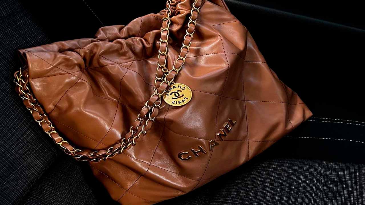 Bolsa Chanel 22.