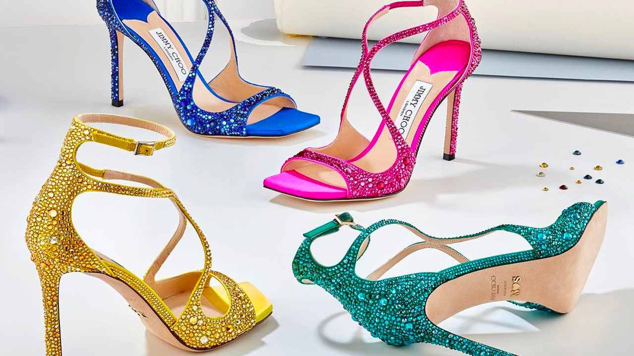 Sandália Jimmy Choo Azia. Clique na imagem e confira peças similares! (Foto: Reprodução/Instagram @jimmychoo)