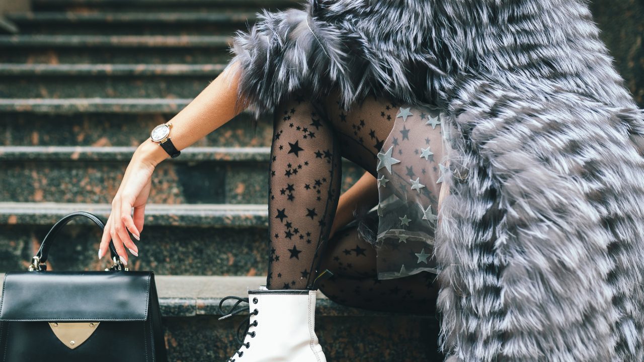 Como montar looks de festa nos dias mais frios
