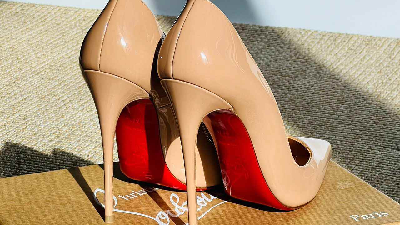 Sapatos Louboutin são produtos de luxo alvo de falsificações.