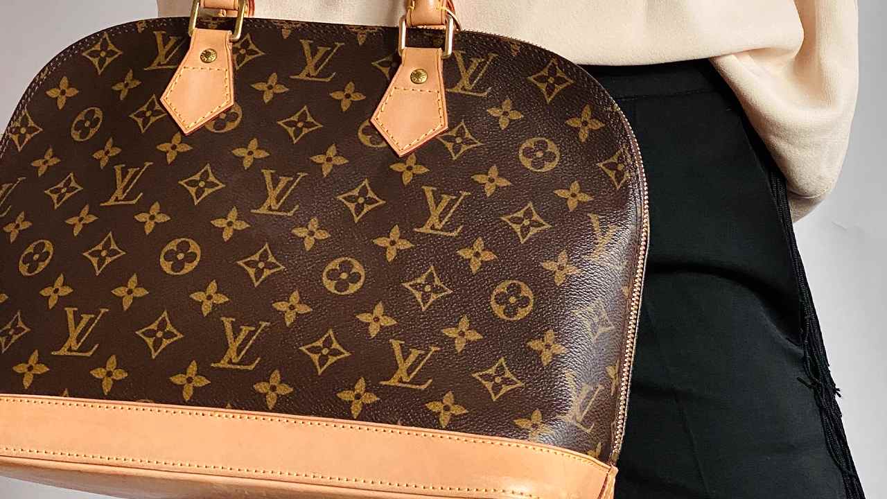 Bolsa Louis Vuitton Alma. Clique na imagem e confira mais modelos da marca!