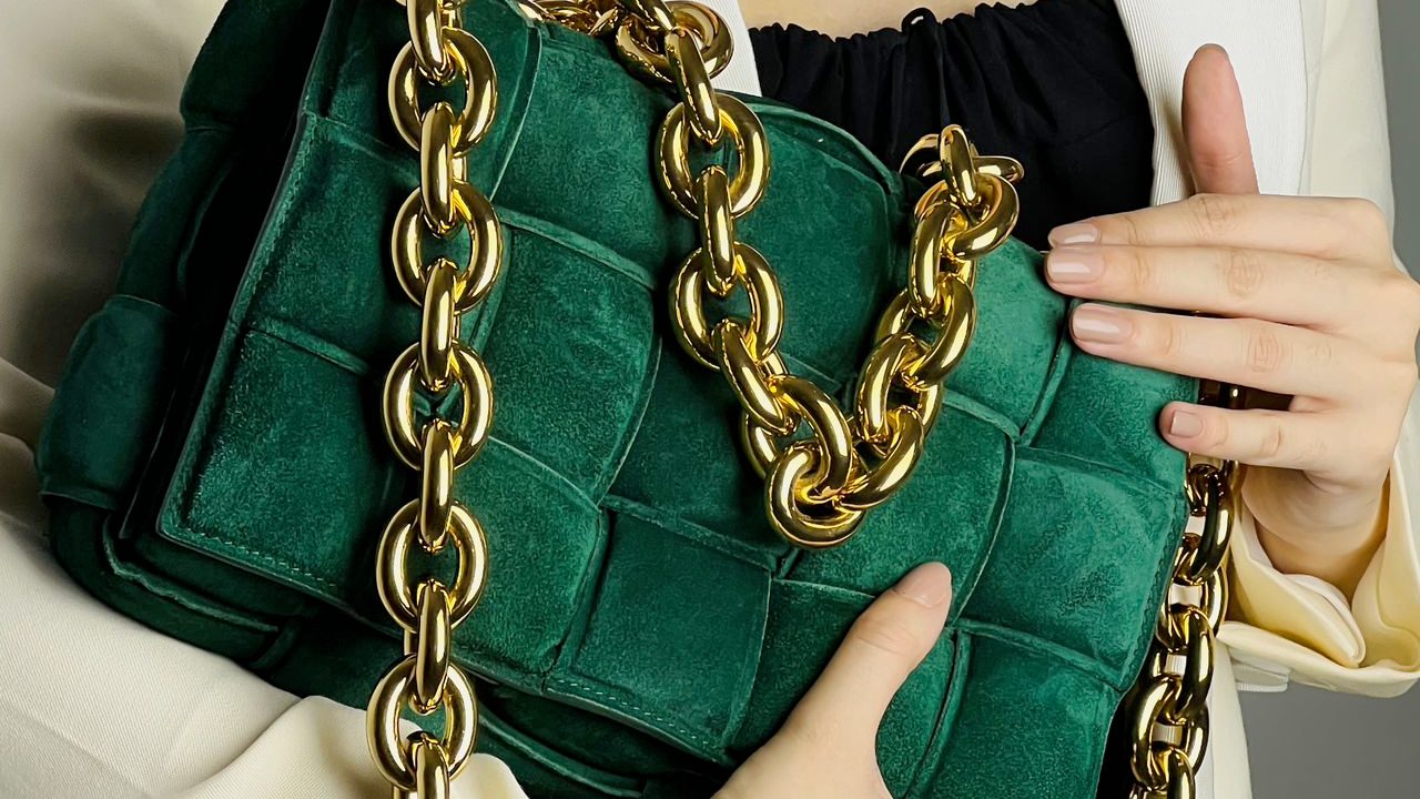 Como limpar bolsas de camurça? Confira 5 dicas preciosas para mantê-las com cara de nova!