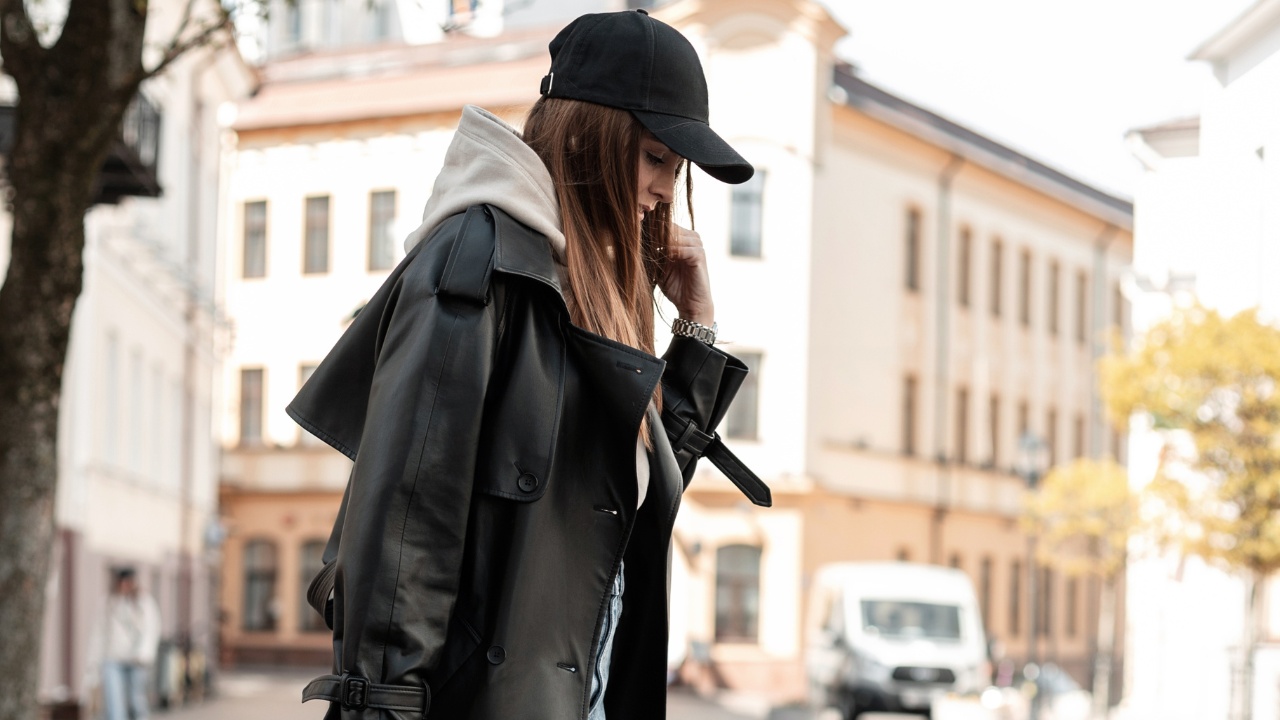 Confira como montar looks estilosos usando boné!