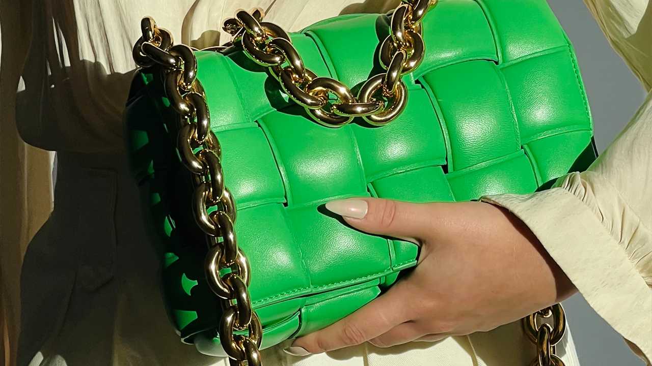 Todas as peças do Etiqueta Única passam por um rigoroso processo de autenticação.
