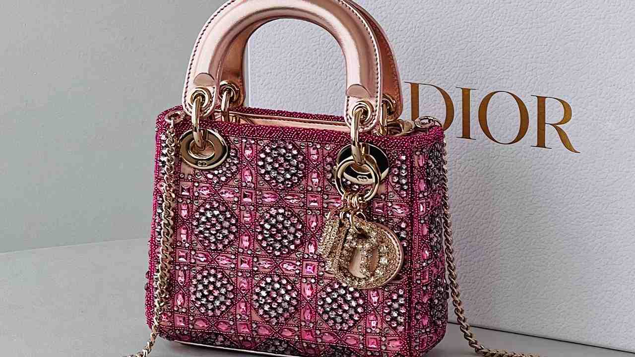 Bolsa Lady Dior. Clique na imagem e confira mais modelos da marca!