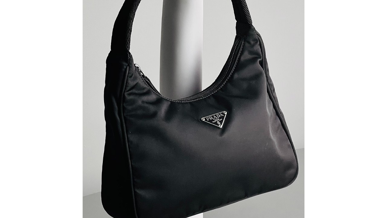 Bolsa Prada Re-Edition. Clique na imagem e confira mais modelos da marca!