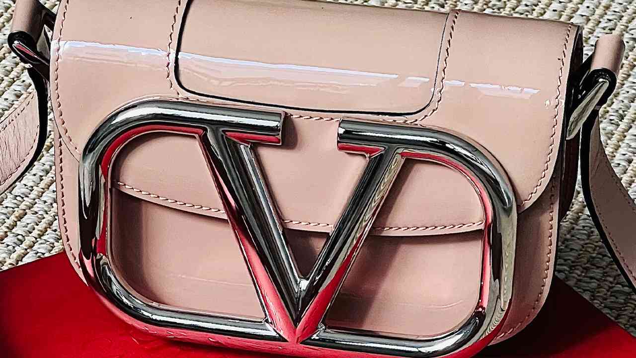 Clique na imagem e confira peças Valentino!