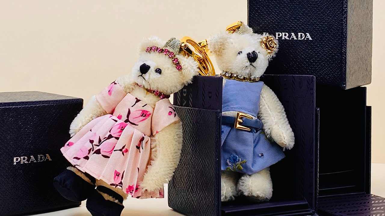 Chaveiro Prada. Clique na imagem e confira peças similares.