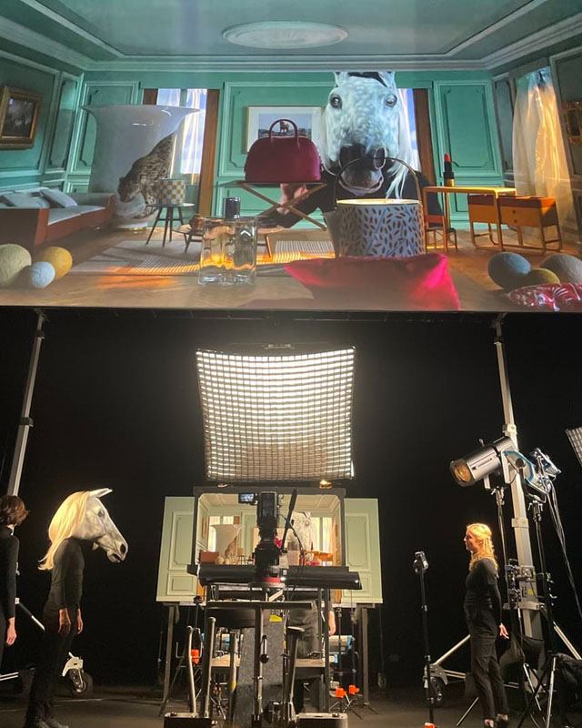 Set de filmagens da apresentação "On the Wings of Hermès" em Santa Monica. (Foto: Reprodução/Fashion Network)