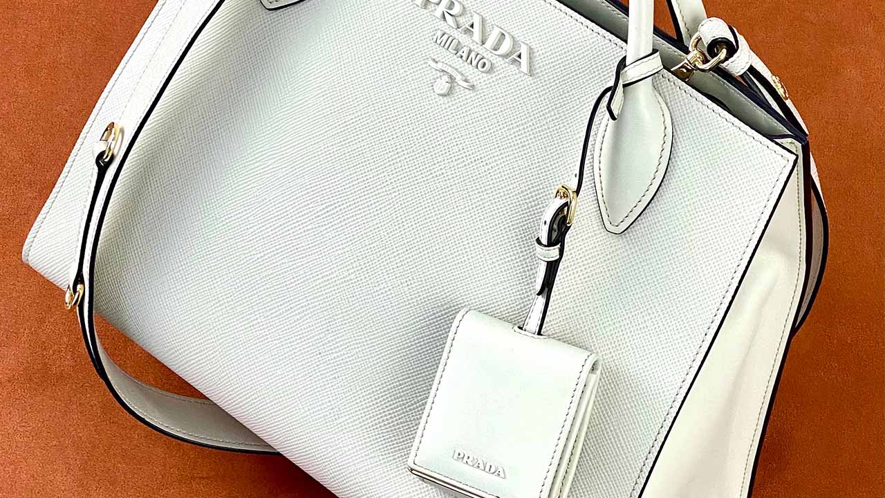 5 Bolsas Brancas que Combinam com Tudo: Modelos de Luxo Atuais!