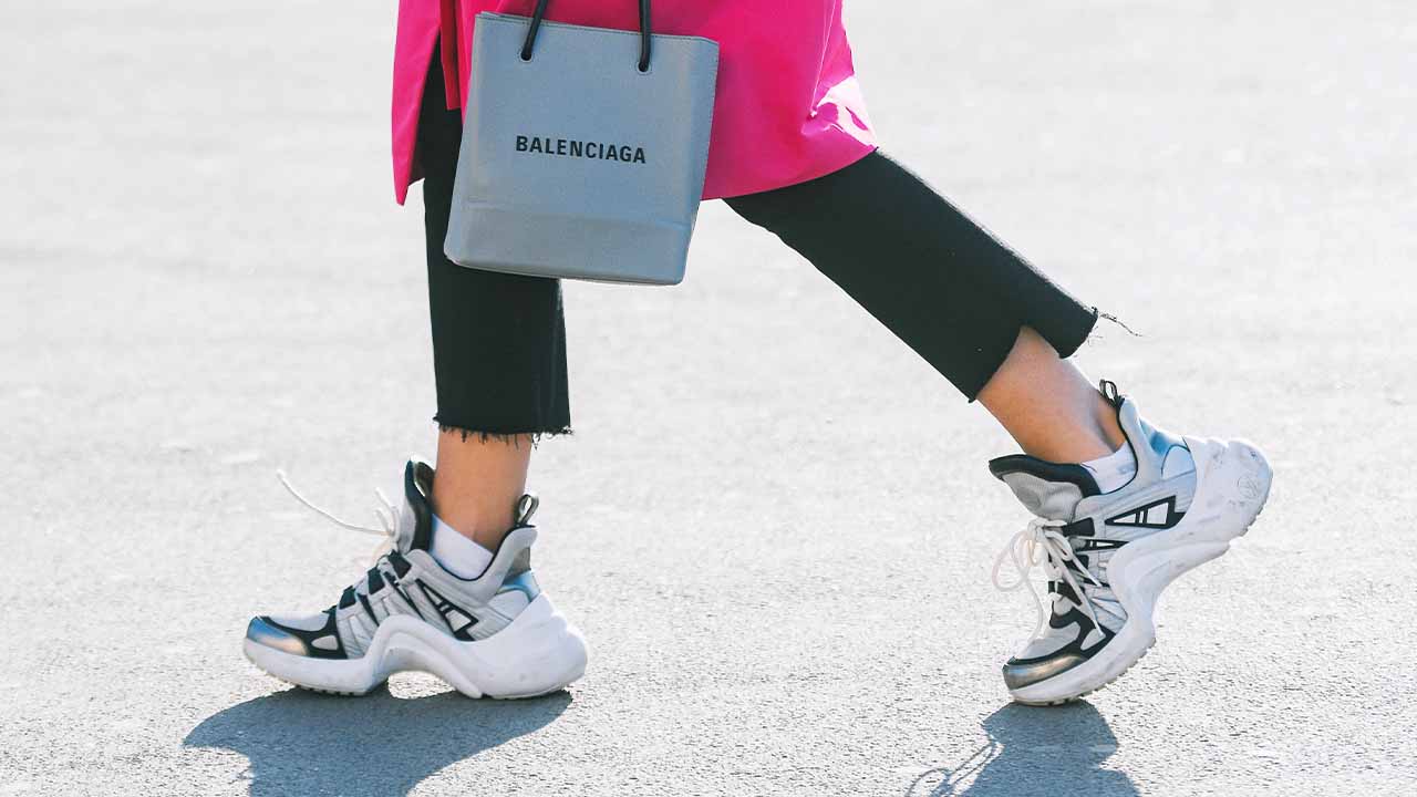 Bolsas de Luxo + Tênis: Conforto e Estilo Agora Andam Juntos!