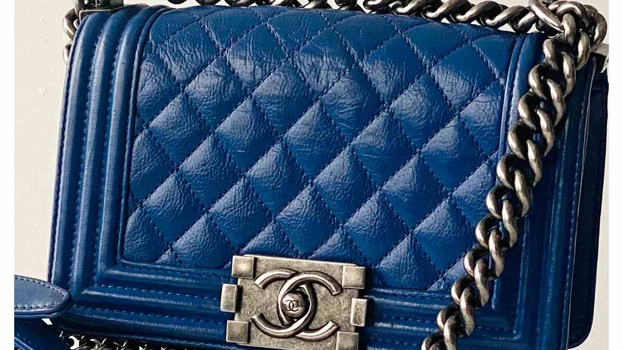 Bolsa Chanel Boy. Clique na imagem e confira modelos de bolsas clássicas para o dia a dia!