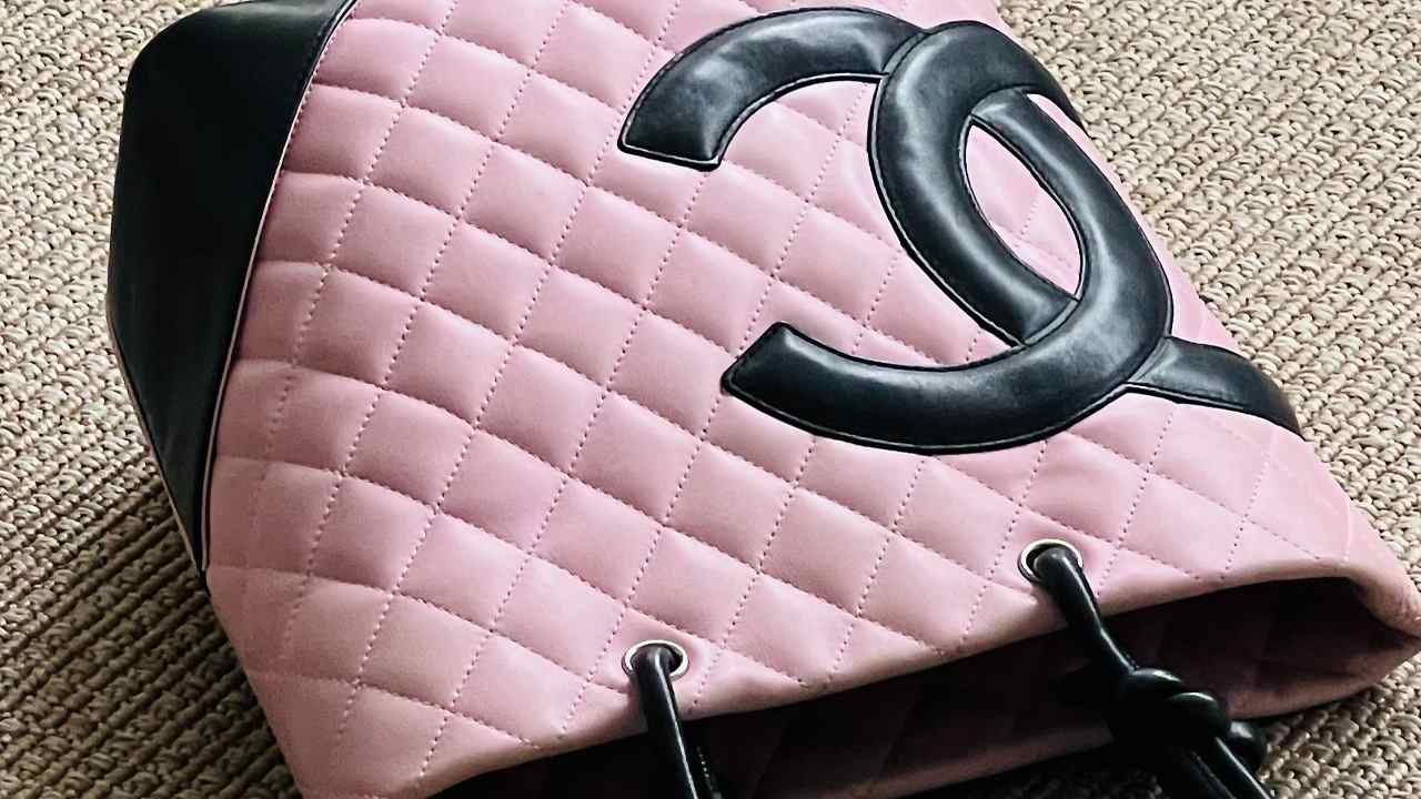 Bolsa Chanel Cambon Ligne. Clique na imagem e confira mais modelos da marca!