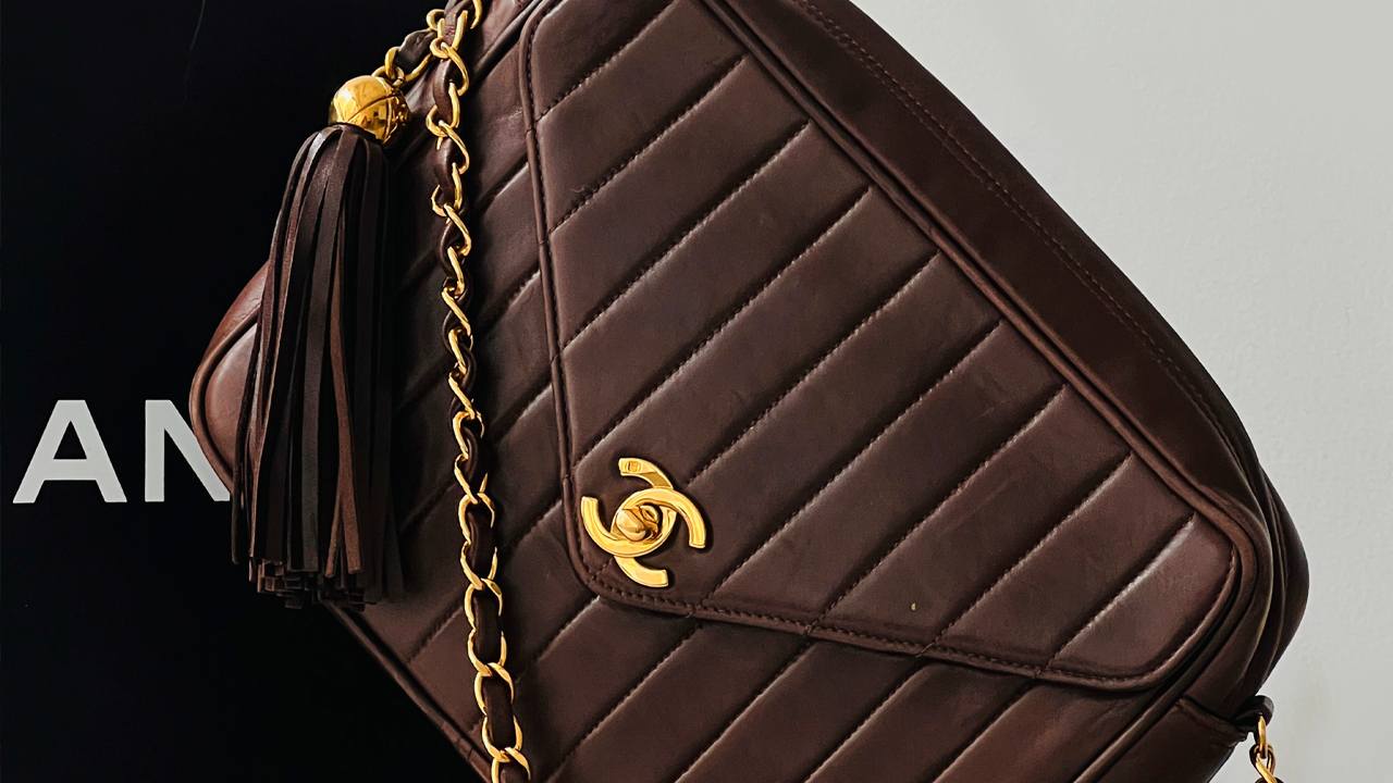 Bolsa Chanel Camera Case. Clique na imagem e confira mais modelos da marca!