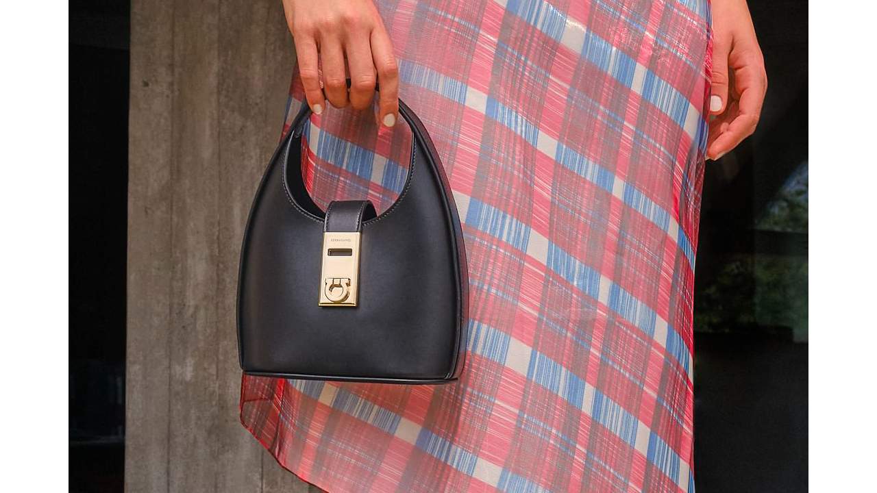 Bolsa Ferragamo. Clique na imagem e confira mais modelos da marca!