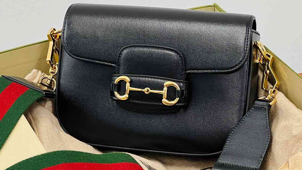 Sua bolsa de luxo pode ser o sonho de alguma consumidora! Clique na imagem e saiba como desapegar!