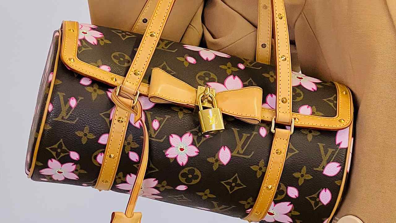 Ao adquirir peças de luxo em brechós de luxo, você pode encontrar itens que não são mais fabricados ou que fizeram parte de coleções especiais!