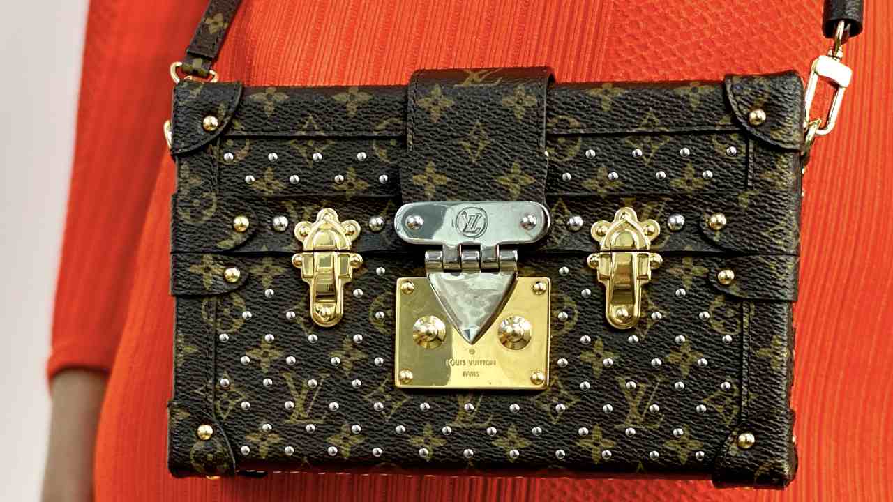 Bolsa Louis Vuitton Petite Malle. Clique na imagem e confira mais modelos da marca!