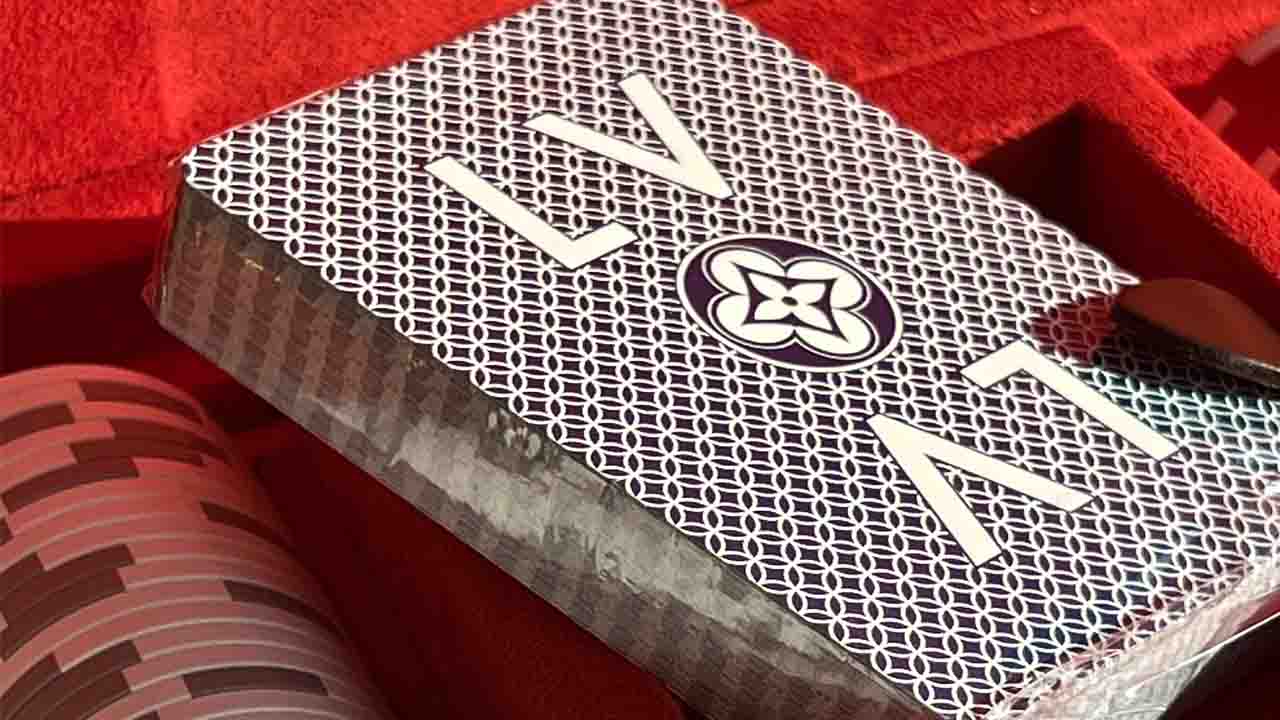 Louis Vuitton e a Aposta no Luxo: Conheça a Maleta de Poker LV!