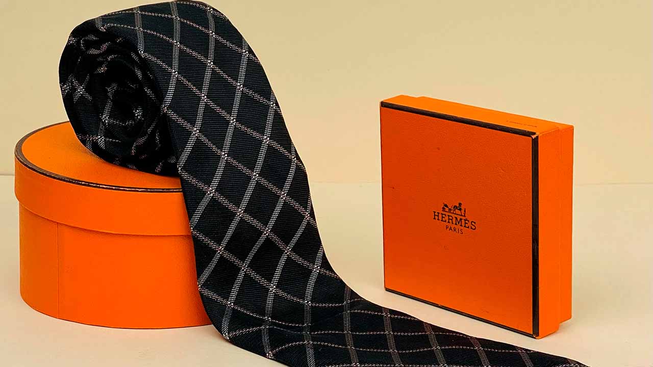 Gravata Hermès. Clique na imagem e confira mais ideias de presente de natal para homens!