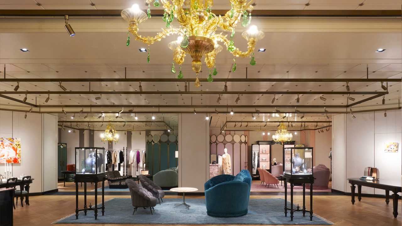 Gucci Salon em Tóquio. Clique na imagem e confira criações da marca! (Foto: Reprodução/Fashion Network)