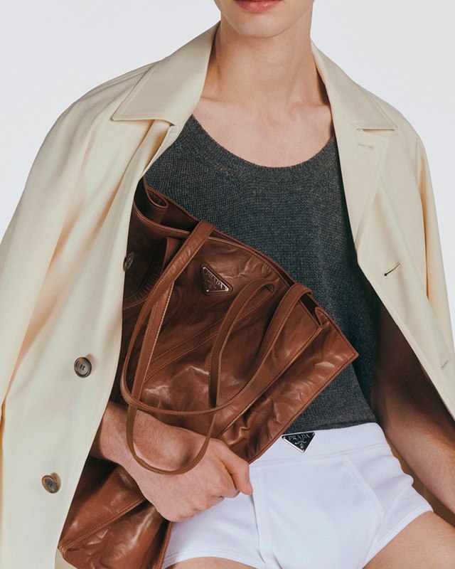 Clique na imagem e confira mais peças Prada para presentear seu pai! (Foto: Reprodução/Instagram @prada)