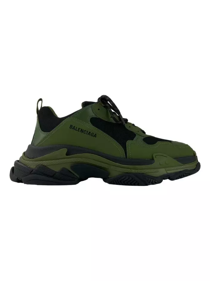 Tênis Triple S Balenciaga.