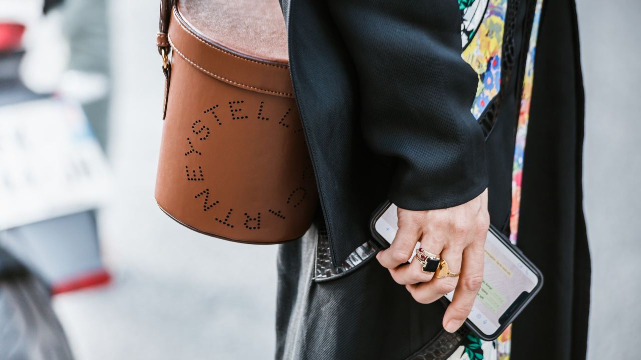 Stella McCartney lança bolsas em novo couro sustentável
