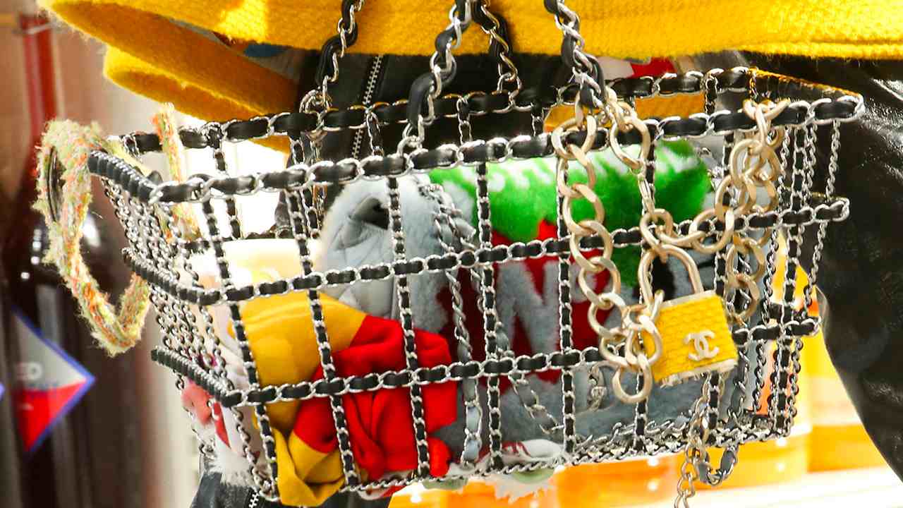 Bolsa Chanel cesta de supermercado da coleção Outono/Inverno 2014. Clique na imagem e confira mais modelos da marca! (Foto: Reprodução/Reportista.com)