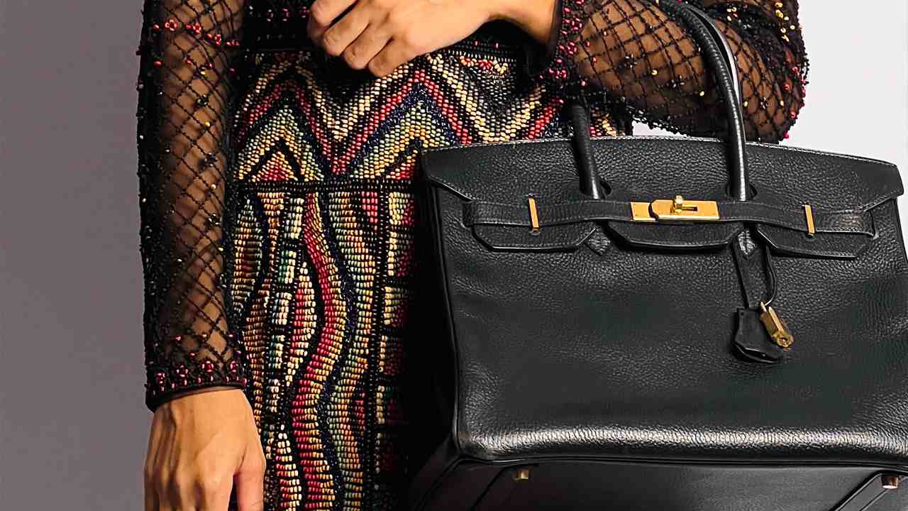 Bolsa Hermès Birkin. Clique na imagem e confira mais modelos de bolsas pretas que são clássicas!