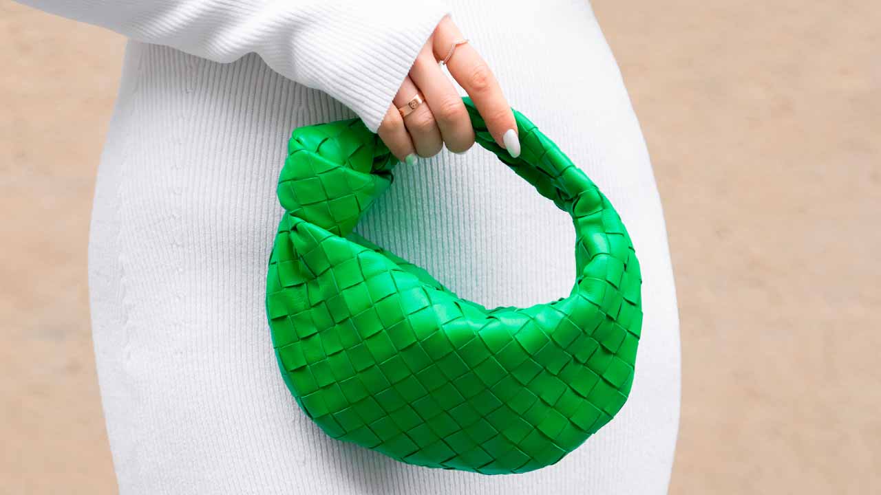 Bolsas Hobo: 3 Modelos de Luxo para Você se Preparar para o Retorno Delas!