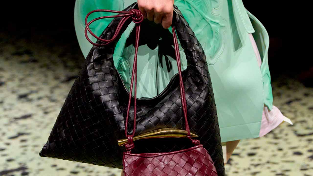 Bolsa Bottega Veneta Hop lançada esse ano como novo modelo.
