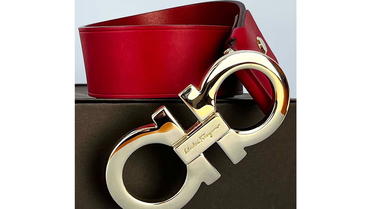 Cinto Ferragamo. Clique na imagem e confira peças similares!
