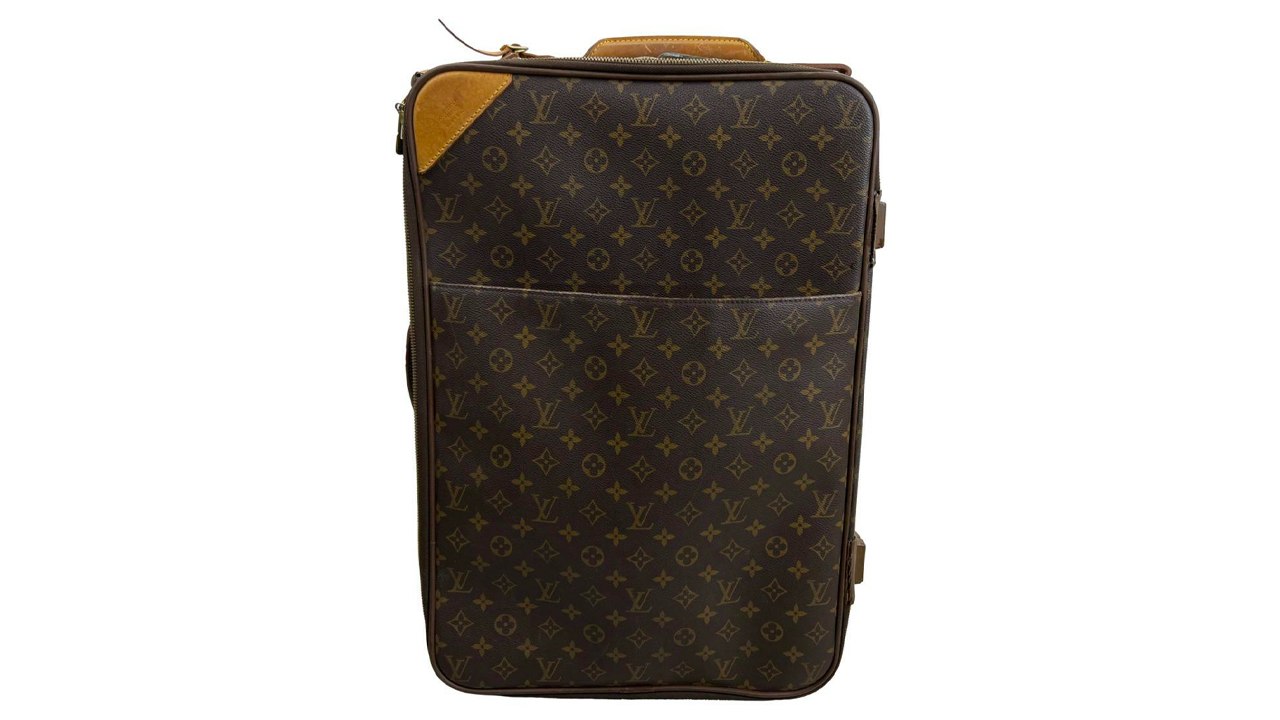 Mala Pégase Légèr. Clique na imagem e confira mais peças de monograma Louis Vuitton no EÚ!