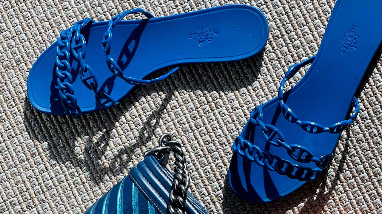Rasteira Hermès. Clique na imagem e confira peças similares!