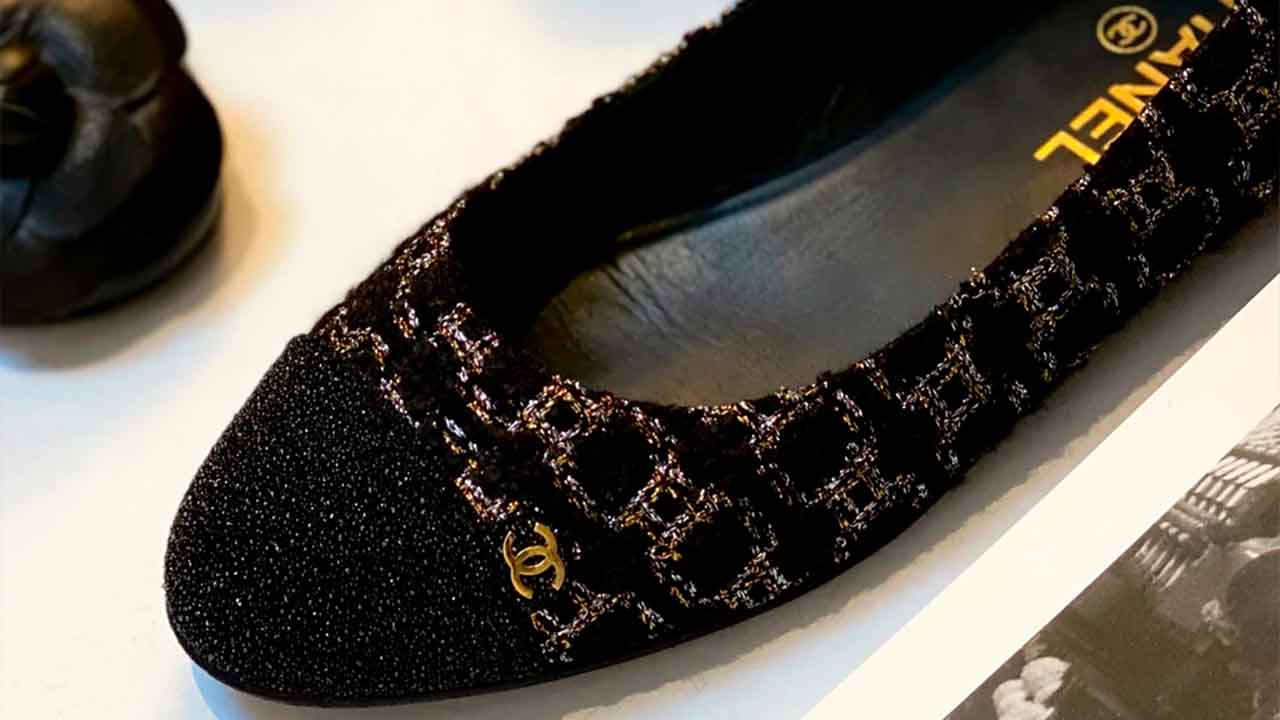 Sapatilha Chanel. Clique na imagem e confira mais peças da marca!