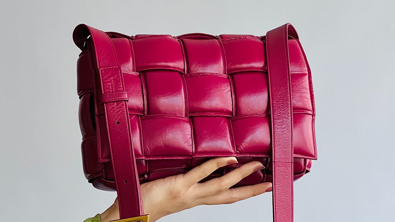 Bolsa Bottega Veneta Cassete. Clique na imagem e confira mais it bags no Etiqueta Única!