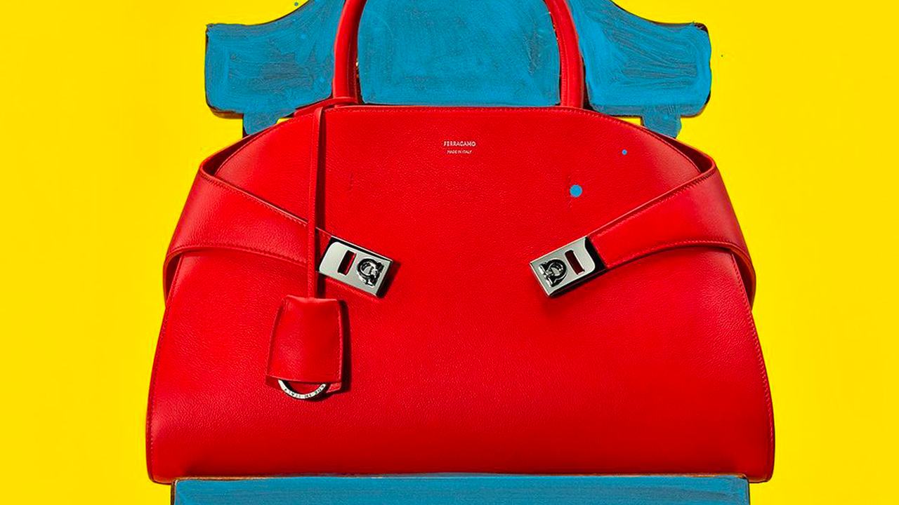 Bolsa Ferragamo Hug. Clique na imagem e confira mais modelos da marca! (Foto: Reprodução/Instagram @ferragamo)